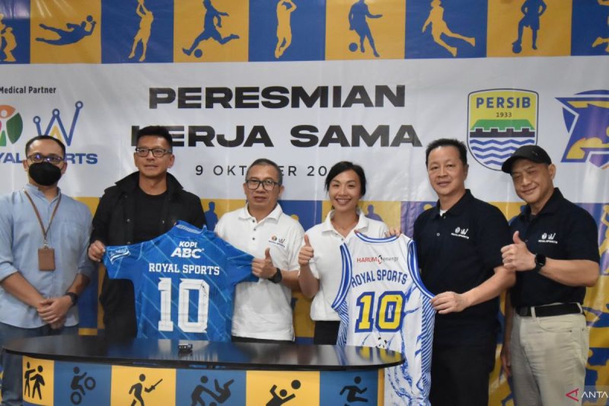 Royal Sports ikat kerja sejenis dengan Persib serta Prawira Harum