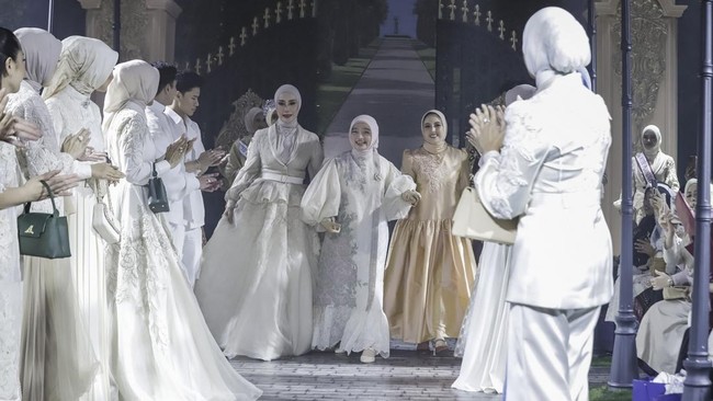 Inspirasi Styling Modest dari Rose and Beyond Ayu Dyah Andari