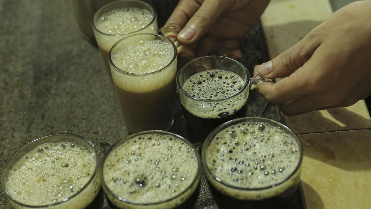 FOTO: Nuansa Sederhana Warung Legendaris Kopi Solong dalam dalam Aceh